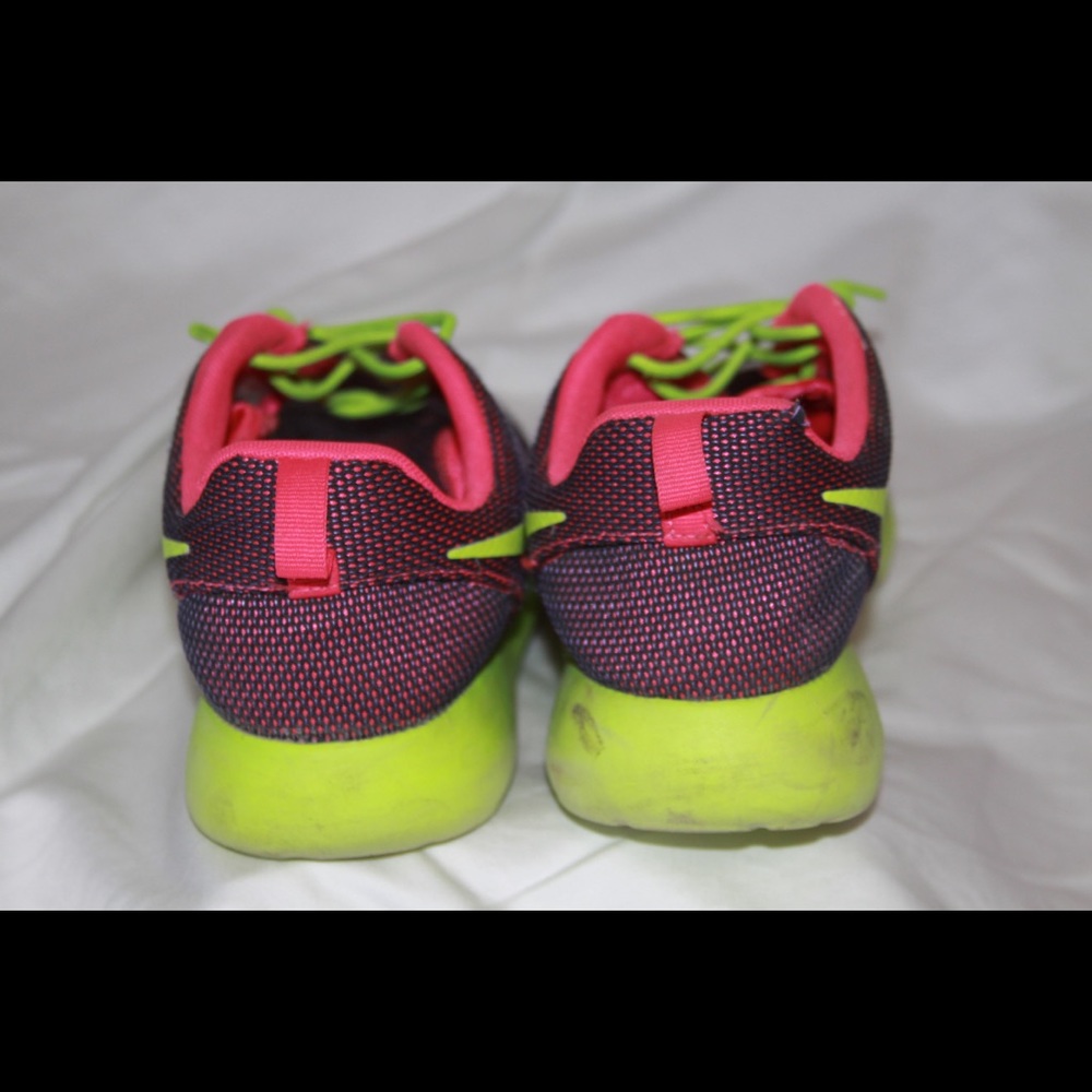 ‼️NIKE ROSHES‼️ - Picture 3 of 4